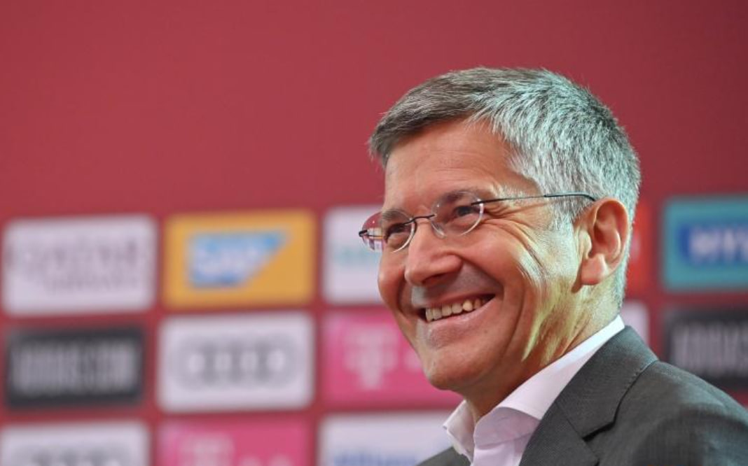 图赫尔不慎伤脚，海纳幽默回应：教练伤害总好过球员